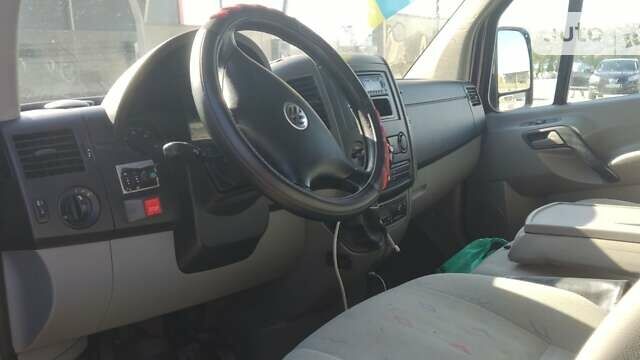 Красный Фольксваген Крафтер, объемом двигателя 2.5 л и пробегом 250 тыс. км за 10999 $, фото 7 на Automoto.ua