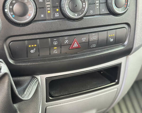 Фольксваген Крафтер 2016 в Черновцах на Automoto.ua Красный Фольксваген Крафтер, объемом двигателя 2 л и пробегом 114 тыс. км за 27500 $, фото 69 на Automoto.ua