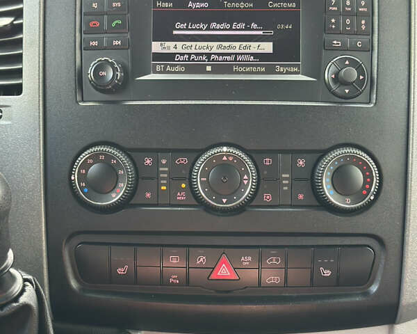 Фольксваген Крафтер 2016 в Черновцах на Automoto.ua Красный Фольксваген Крафтер, объемом двигателя 2 л и пробегом 114 тыс. км за 27500 $, фото 44 на Automoto.ua