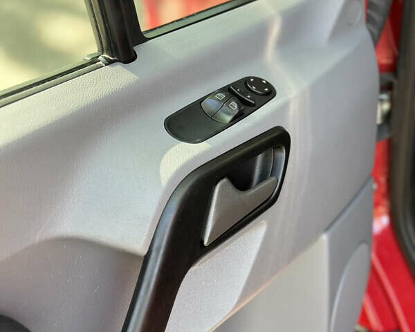 Фольксваген Крафтер 2016 в Черновцах на Automoto.ua Красный Фольксваген Крафтер, объемом двигателя 2 л и пробегом 114 тыс. км за 27500 $, фото 35 на Automoto.ua