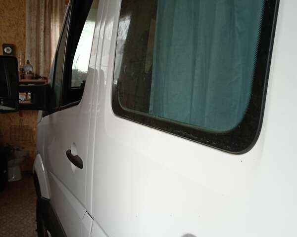 Фольксваген Крафтер, объемом двигателя 2.5 л и пробегом 140 тыс. км за 27000 $, фото 4 на Automoto.ua