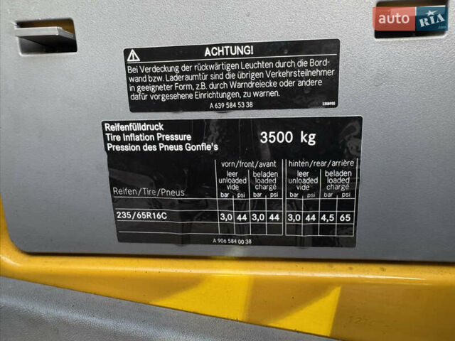 Желтый Фольксваген Крафтер, объемом двигателя 1.97 л и пробегом 475 тыс. км за 16500 $, фото 18 на Automoto.ua