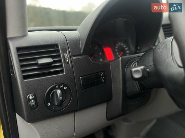 Жовтий Фольксваген Крафтєр, об'ємом двигуна 2 л та пробігом 248 тис. км за 19300 $, фото 5 на Automoto.ua