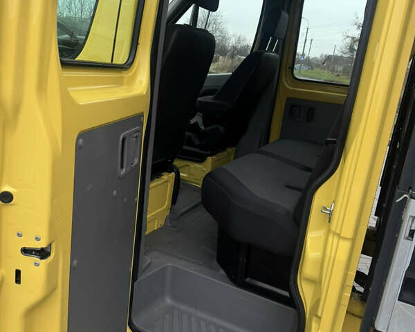 Желтый Фольксваген Крафтер, объемом двигателя 2 л и пробегом 248 тыс. км за 18999 $, фото 9 на Automoto.ua