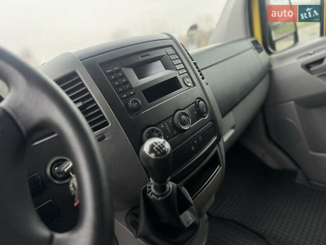 Жовтий Фольксваген Крафтєр, об'ємом двигуна 2 л та пробігом 248 тис. км за 19300 $, фото 19 на Automoto.ua