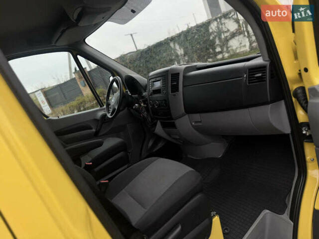 Жовтий Фольксваген Крафтєр, об'ємом двигуна 2 л та пробігом 248 тис. км за 19300 $, фото 9 на Automoto.ua