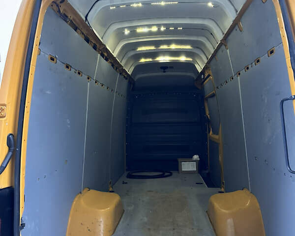 Желтый Фольксваген Крафтер, объемом двигателя 0 л и пробегом 160 тыс. км за 16921 $, фото 11 на Automoto.ua