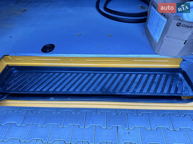 Желтый Фольксваген Крафтер, объемом двигателя 0 л и пробегом 160 тыс. км за 16921 $, фото 23 на Automoto.ua