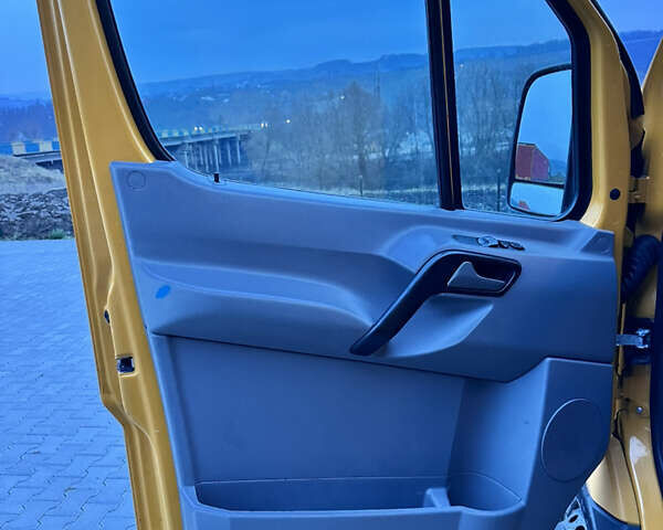 Желтый Фольксваген Крафтер, объемом двигателя 0 л и пробегом 160 тыс. км за 16921 $, фото 19 на Automoto.ua