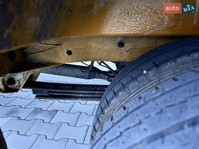 Желтый Фольксваген Крафтер, объемом двигателя 0 л и пробегом 160 тыс. км за 16921 $, фото 13 на Automoto.ua