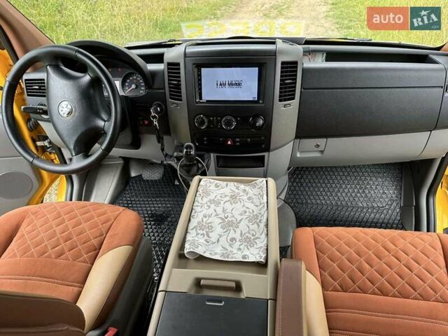 Желтый Фольксваген Крафтер, объемом двигателя 2.5 л и пробегом 355 тыс. км за 19000 $, фото 19 на Automoto.ua