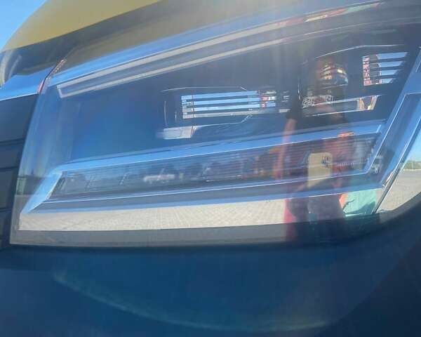 Желтый Фольксваген Крафтер, объемом двигателя 2 л и пробегом 215 тыс. км за 15950 $, фото 5 на Automoto.ua