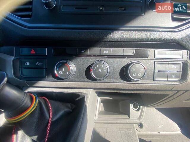 Желтый Фольксваген Крафтер, объемом двигателя 2 л и пробегом 215 тыс. км за 15950 $, фото 18 на Automoto.ua