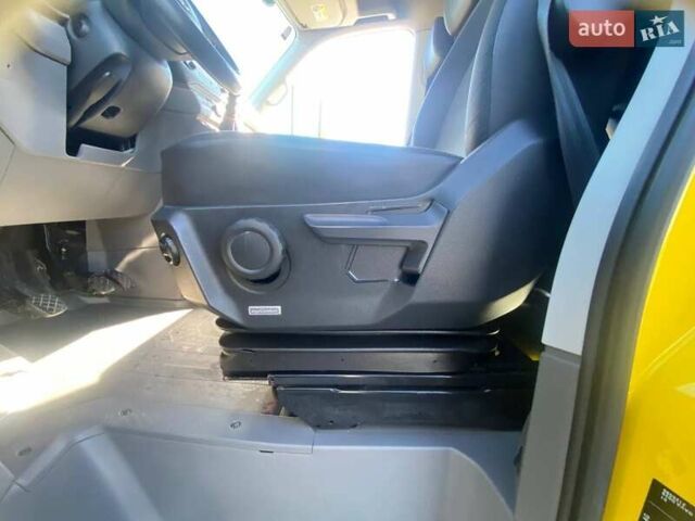 Желтый Фольксваген Крафтер, объемом двигателя 2 л и пробегом 215 тыс. км за 15950 $, фото 16 на Automoto.ua