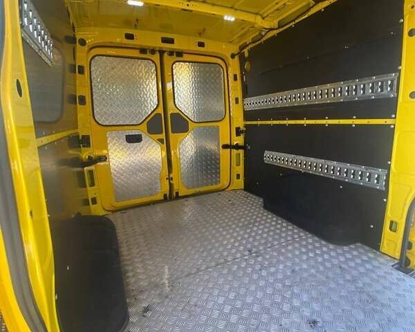 Желтый Фольксваген Крафтер, объемом двигателя 2 л и пробегом 215 тыс. км за 15950 $, фото 7 на Automoto.ua