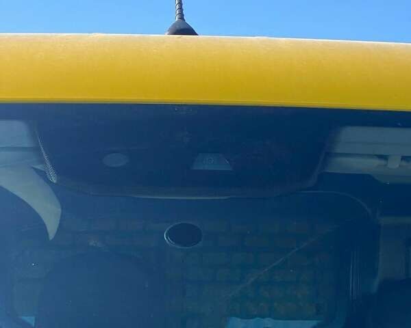 Желтый Фольксваген Крафтер, объемом двигателя 2 л и пробегом 215 тыс. км за 15950 $, фото 15 на Automoto.ua