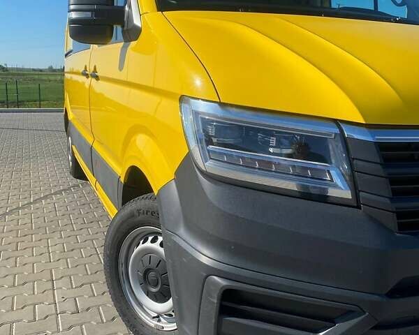 Желтый Фольксваген Крафтер, объемом двигателя 2 л и пробегом 215 тыс. км за 15950 $, фото 1 на Automoto.ua