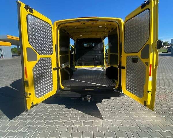 Желтый Фольксваген Крафтер, объемом двигателя 2 л и пробегом 215 тыс. км за 15950 $, фото 6 на Automoto.ua