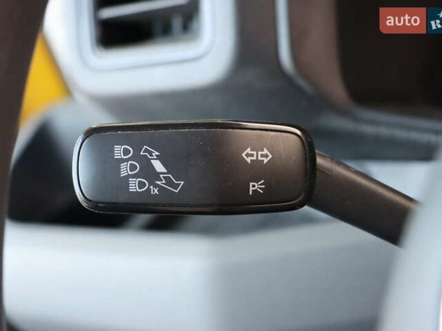 Желтый Фольксваген Крафтер, объемом двигателя 2 л и пробегом 234 тыс. км за 17900 $, фото 130 на Automoto.ua