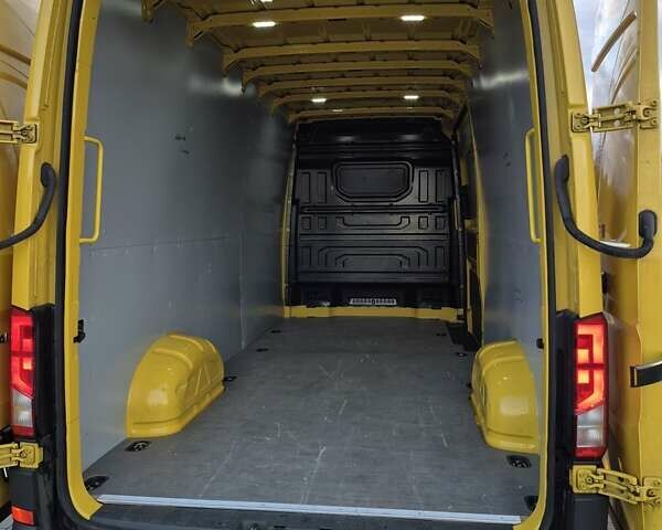 Желтый Фольксваген Крафтер, объемом двигателя 2 л и пробегом 202 тыс. км за 19716 $, фото 4 на Automoto.ua