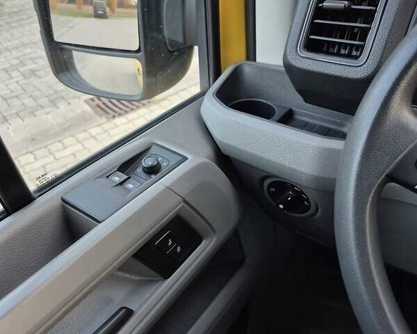 Желтый Фольксваген Крафтер, объемом двигателя 2 л и пробегом 202 тыс. км за 19716 $, фото 26 на Automoto.ua