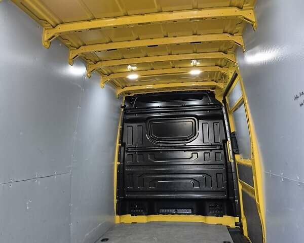 Желтый Фольксваген Крафтер, объемом двигателя 2 л и пробегом 202 тыс. км за 19716 $, фото 18 на Automoto.ua