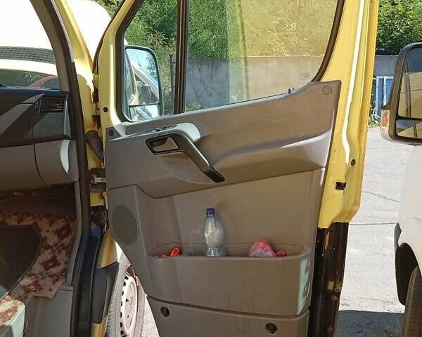 Жовтий Фольксваген Крафтєр, об'ємом двигуна 1.97 л та пробігом 458 тис. км за 14000 $, фото 6 на Automoto.ua