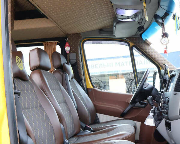 Желтый Фольксваген Крафтер, объемом двигателя 2.69 л и пробегом 340 тыс. км за 19500 $, фото 7 на Automoto.ua