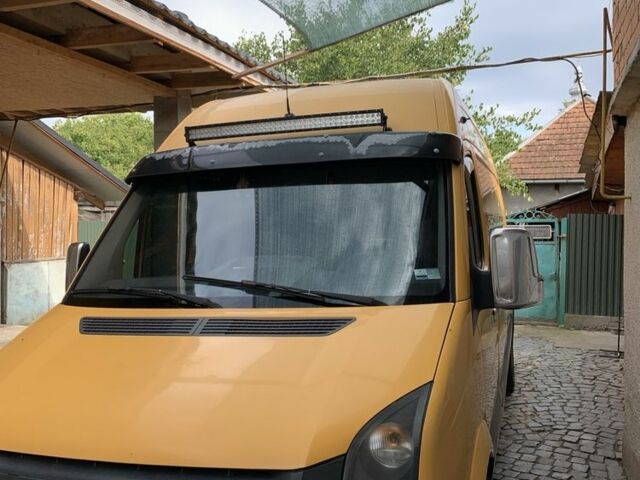 Жовтий Фольксваген Крафтєр, об'ємом двигуна 2.5 л та пробігом 750 тис. км за 10000 $, фото 1 на Automoto.ua
