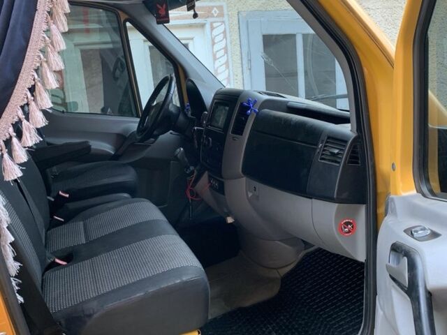 Жовтий Фольксваген Крафтєр, об'ємом двигуна 2.5 л та пробігом 750 тис. км за 10000 $, фото 4 на Automoto.ua