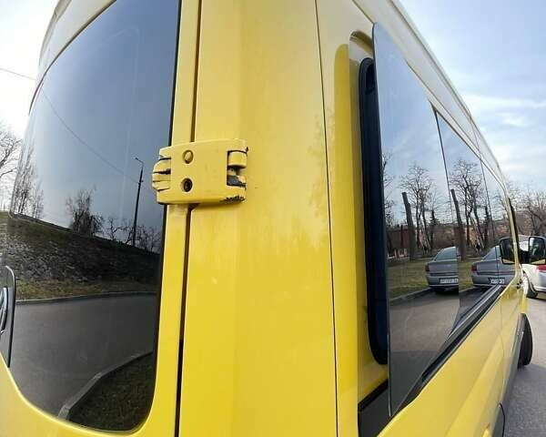 Желтый Фольксваген Крафтер, объемом двигателя 2.5 л и пробегом 385 тыс. км за 16799 $, фото 13 на Automoto.ua