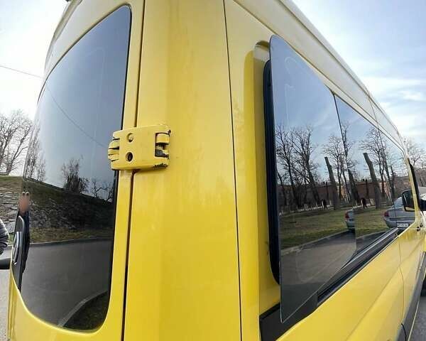 Желтый Фольксваген Крафтер, объемом двигателя 2.5 л и пробегом 385 тыс. км за 16799 $, фото 7 на Automoto.ua
