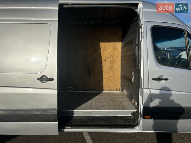 Серый Фольксваген Крафтер, объемом двигателя 2.5 л и пробегом 345 тыс. км за 10700 $, фото 7 на Automoto.ua