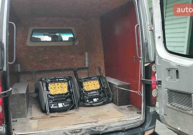 Серый Фольксваген Крафтер, объемом двигателя 2.5 л и пробегом 555 тыс. км за 9900 $, фото 13 на Automoto.ua