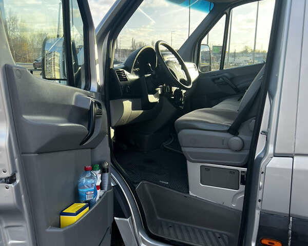 Серый Фольксваген Крафтер, объемом двигателя 2.5 л и пробегом 345 тыс. км за 10700 $, фото 11 на Automoto.ua