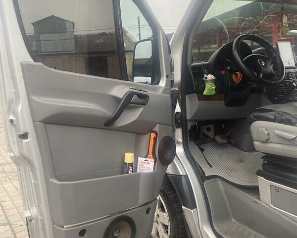 Сірий Фольксваген Крафтєр, об'ємом двигуна 2.5 л та пробігом 6 тис. км за 7600 $, фото 24 на Automoto.ua