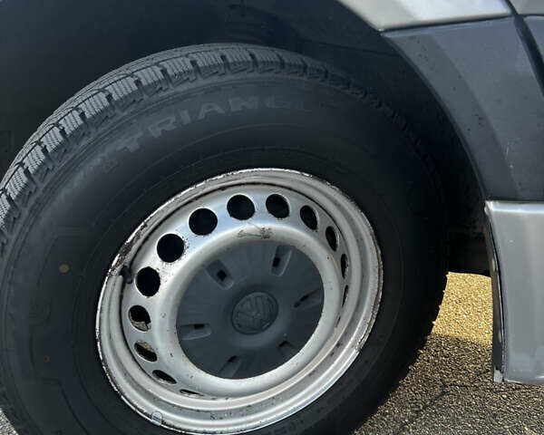 Серый Фольксваген Крафтер, объемом двигателя 2.5 л и пробегом 345 тыс. км за 10700 $, фото 16 на Automoto.ua