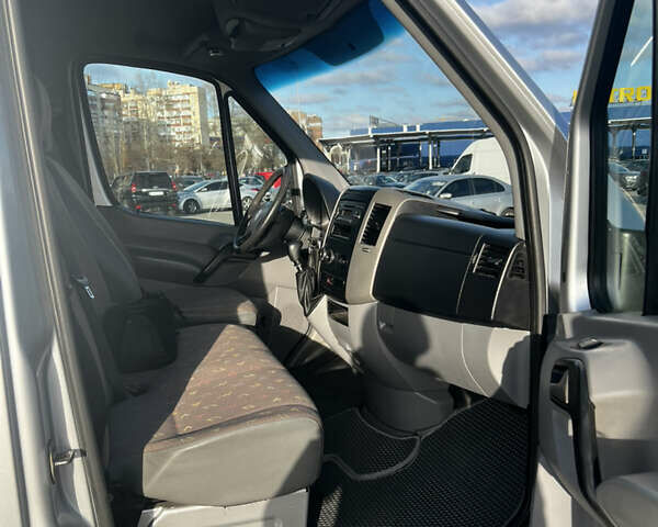 Серый Фольксваген Крафтер, объемом двигателя 2.5 л и пробегом 345 тыс. км за 10700 $, фото 10 на Automoto.ua