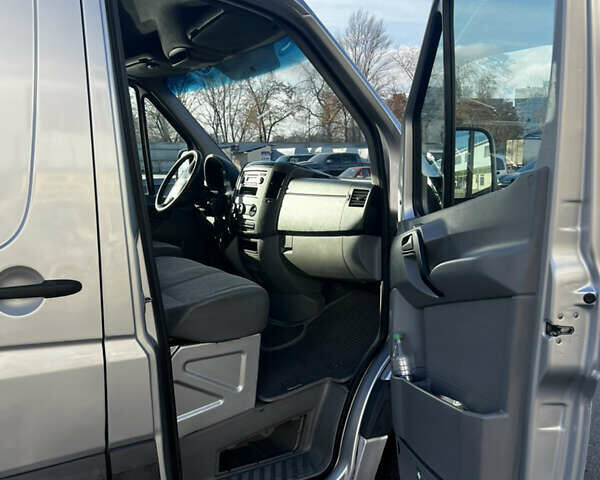 Серый Фольксваген Крафтер, объемом двигателя 2.5 л и пробегом 345 тыс. км за 10700 $, фото 12 на Automoto.ua