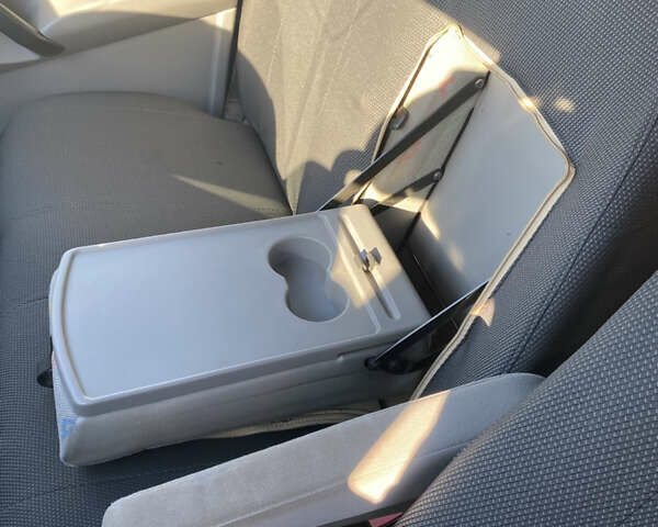 Сірий Фольксваген Крафтєр, об'ємом двигуна 2.5 л та пробігом 564 тис. км за 10000 $, фото 10 на Automoto.ua