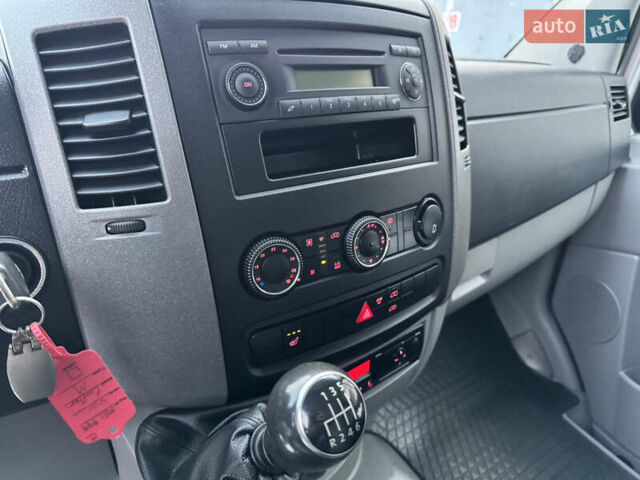 Серый Фольксваген Крафтер, объемом двигателя 1.97 л и пробегом 248 тыс. км за 22300 $, фото 42 на Automoto.ua