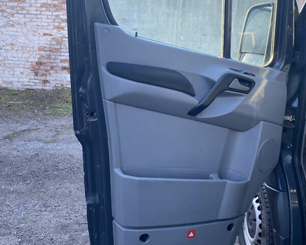 Сірий Фольксваген Крафтєр, об'ємом двигуна 2.5 л та пробігом 564 тис. км за 10000 $, фото 17 на Automoto.ua