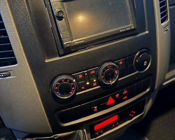 Сірий Фольксваген Крафтєр, об'ємом двигуна 1.97 л та пробігом 9 тис. км за 14800 $, фото 4 на Automoto.ua