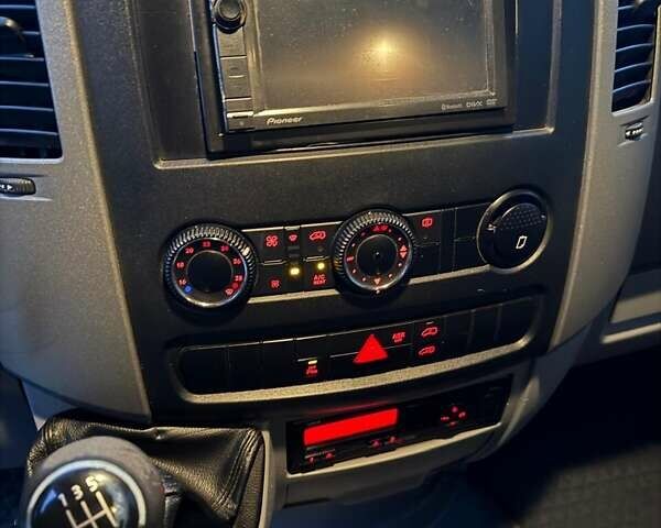 Сірий Фольксваген Крафтєр, об'ємом двигуна 1.97 л та пробігом 9 тис. км за 14800 $, фото 10 на Automoto.ua