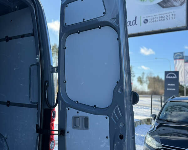 Сірий Фольксваген Крафтєр, об'ємом двигуна 2 л та пробігом 132 тис. км за 14500 $, фото 18 на Automoto.ua