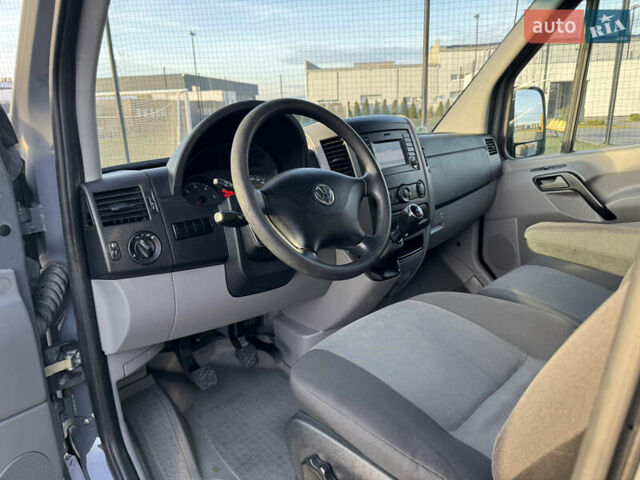 Серый Фольксваген Крафтер, объемом двигателя 2 л и пробегом 350 тыс. км за 16500 $, фото 31 на Automoto.ua