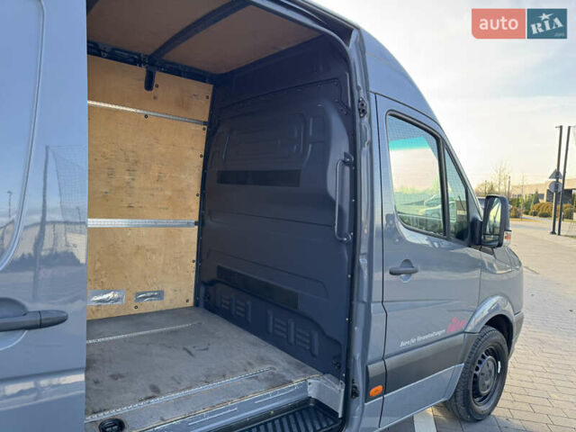 Серый Фольксваген Крафтер, объемом двигателя 2 л и пробегом 350 тыс. км за 16500 $, фото 59 на Automoto.ua