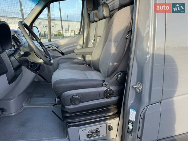 Серый Фольксваген Крафтер, объемом двигателя 2 л и пробегом 350 тыс. км за 16500 $, фото 33 на Automoto.ua
