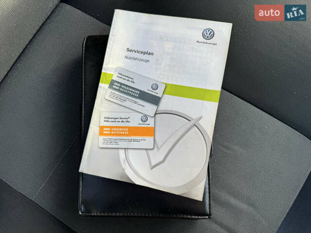 Серый Фольксваген Крафтер, объемом двигателя 2 л и пробегом 350 тыс. км за 16500 $, фото 67 на Automoto.ua