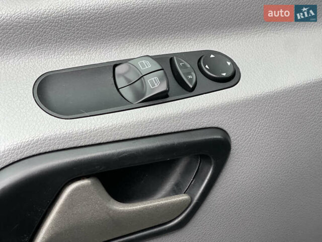 Серый Фольксваген Крафтер, объемом двигателя 1.97 л и пробегом 291 тыс. км за 13500 $, фото 23 на Automoto.ua